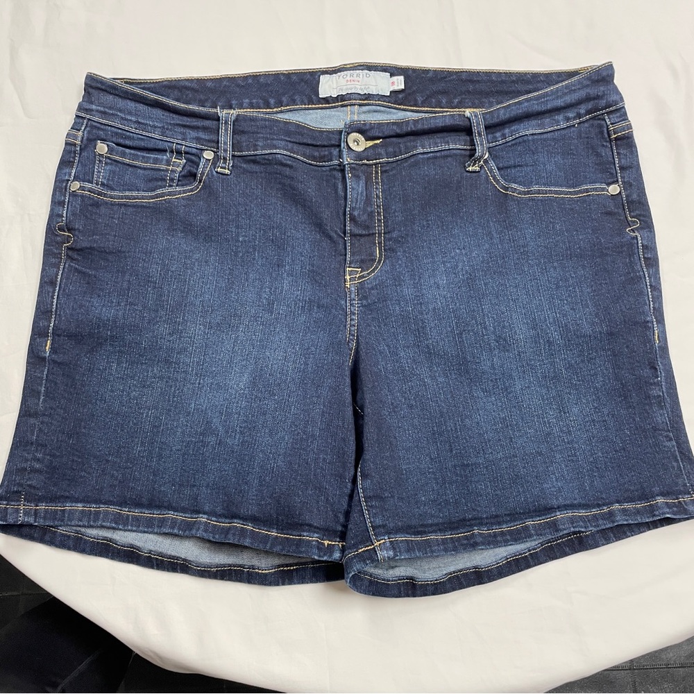 Torrid ladies jean shorts, size 18